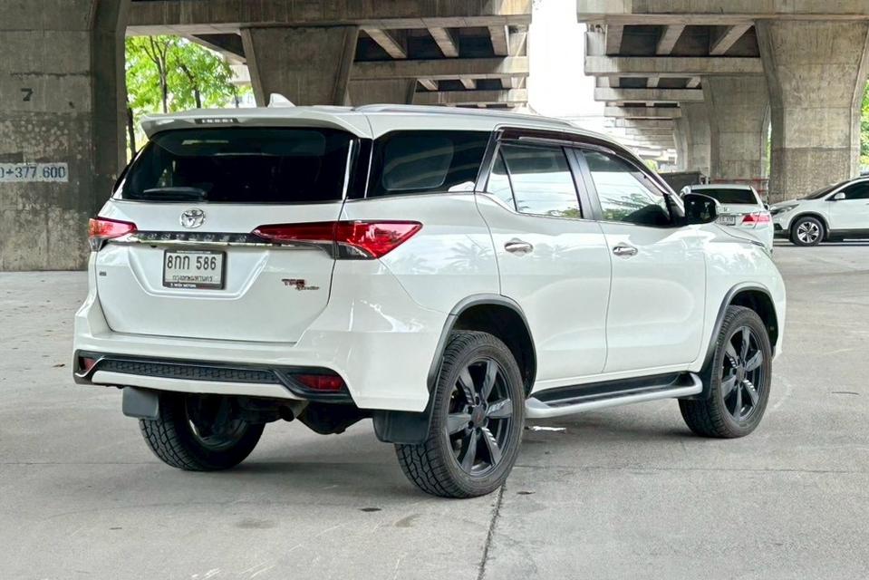 2018 Toyota Fortuner 2.8 TRD Sportivo 2WD AT รถสวย มือเดียว ป้ายแดง รูปที่ 5