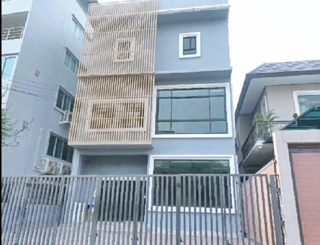 สุขุมวิท71 ปรีดี มีลิฟท์ในตัว BTS พระโขนง 900ม.ให้เช่าโฮมออฟฟิศ 3 ชั้น รร.นานาชาติเซนต์แอนดรูว์ 1.2 กม.3 ออฟฟิศ 2 น้ำ 1
