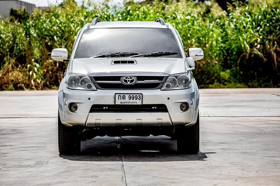 TOYOTA FORTUNER 3.0V 4WD สีเทา เกียร์ออโต้ ปี 2005 แต่งครบๆ หลักแสน 2