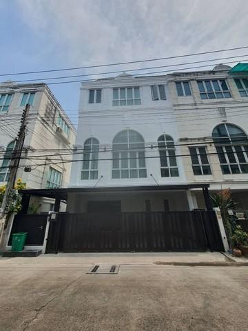 ให้เช่าโฮมออฟฟิต 3.5 ชั้น 240 ตรม. หลังมุม ลาดพร้าววังหิน โชคชัย 4 ใกล้ MRT โชคชัย ( จดทะเบียนได้ ) 1