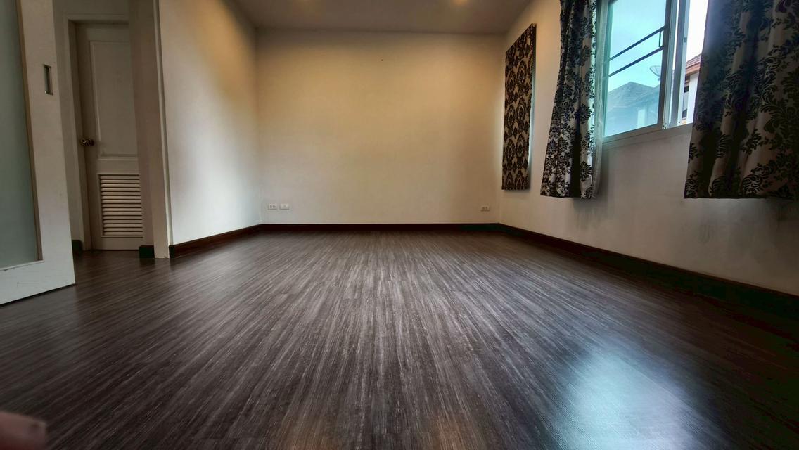 ขายทาวน์โฮม 3 ชั้น สไตล์บ้านเดี่ยว หลังมุม ทำเลศักยภาพ 11