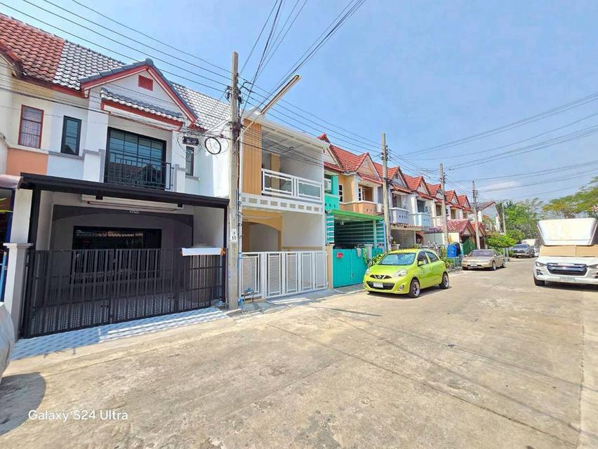 หมู่บ้านสวีทโฮมปาร์ค บางบัวทองทาวน์เฮ้าส์ 2 ชั้น ตกแต่งใหม่ มีสระว่ายน้ำในหมู่บ้าน ถนนบางกรวย-ไทรน้อย มีระเบียงด้านหน้า 3