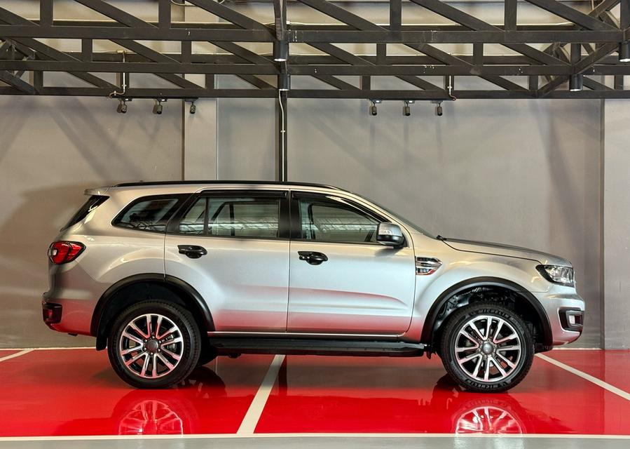 2020 FORD EVEREST 2.0 รถมือเดียวออกป้ายแดง รถวิ่งน้อย สภาพป้ายแดง  เข้าศูนย์ทุกระยะ รถไม่เคยมีอุบัติเหตุครับ 2