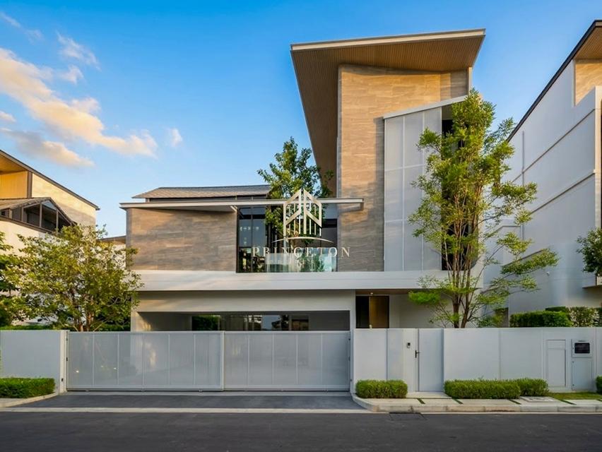 Luxury 3-Storey Modern Home VIVE New Krungthep Kreetha 2