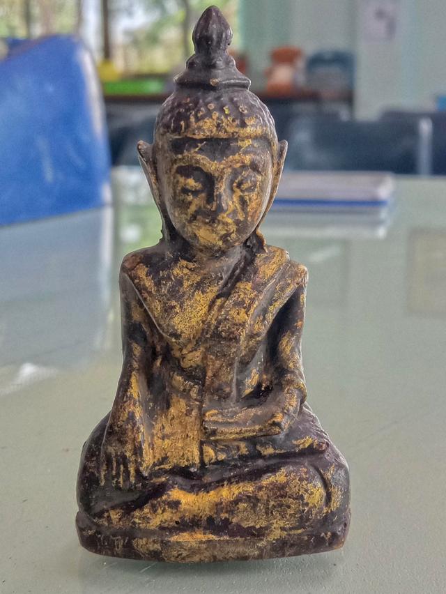 พระพุทธรูปไม้แกะสลัก