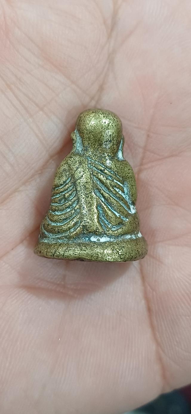 หลวงพ่อเงิน วัดคงคาราม รุ่นปืนแตก ปี๒๕๒๘ พิมพ์นิยม เศียรโต รูปที่ 2