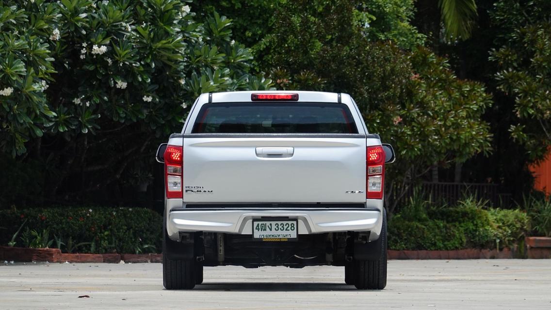 ISUZU DMAX Space Cab MT ปี 2018 สีเงิน 16