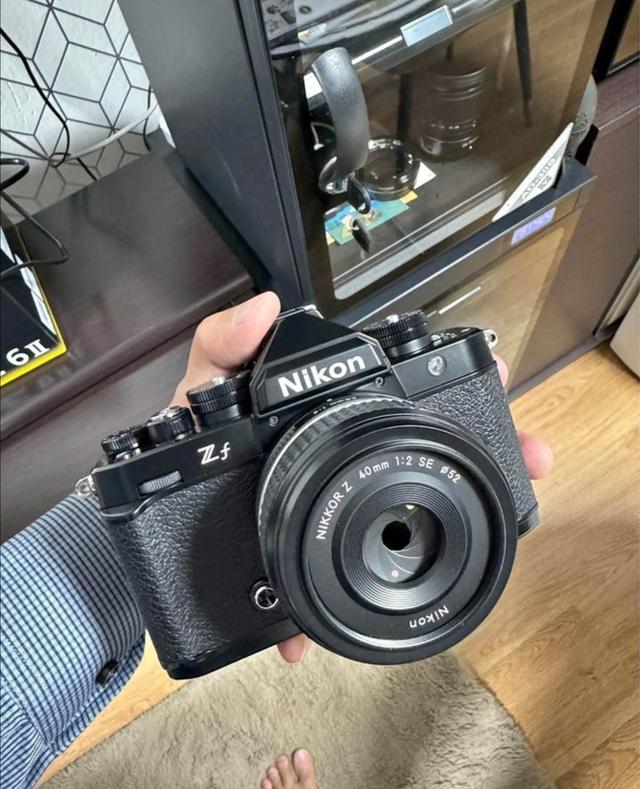 Nikon Zf + kit 40 2.8 + SmallRig