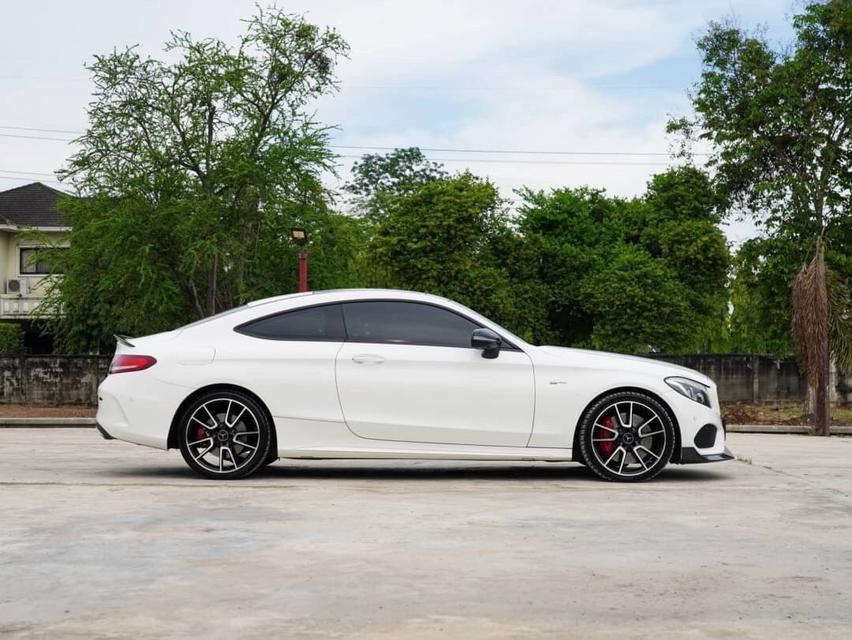 Mercedes Benz C43 3.0 AMG 4Matic Coupe โฉม W205 ปี 2018 สีขาว 5