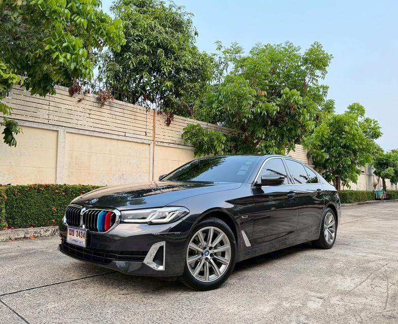 Bmw 530e Luxury Plug-in Hybrid LCI ปี 24 สีเทาดำ