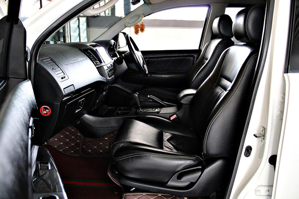 2014 Toyota Fortuner 3.0 V VN Turbo 2WD สีขาว เกียร์อัตโนมัติ 5 Speed สวยมาก ราคาคุยได้ รูปที่ 11