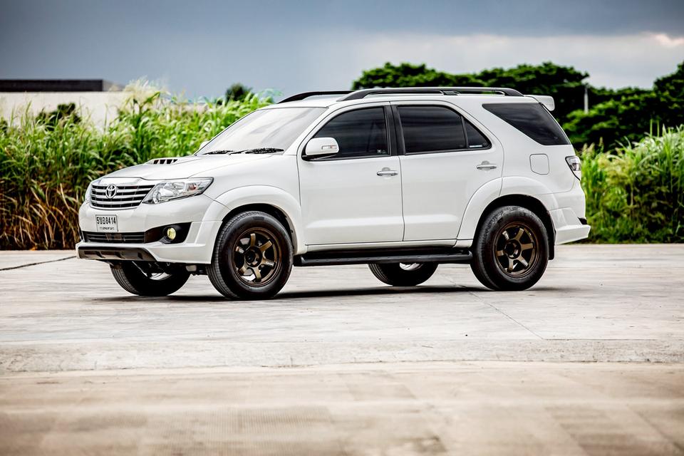 TOYOTA FORTUNER 3.0V สีขาว ปี 2013 ของแต่งหลายแสน  8