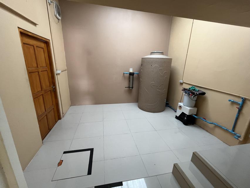 อาคารพาณิชย์ ทำเลโคตรดี ห้องมุม 4ชั้นครึ่ง 36 ตรว. 4 ห้องนอน 4ห้องน่ำ1ชั้นลอย พร้อมพื้นที่ว่างด้านข้าง 7