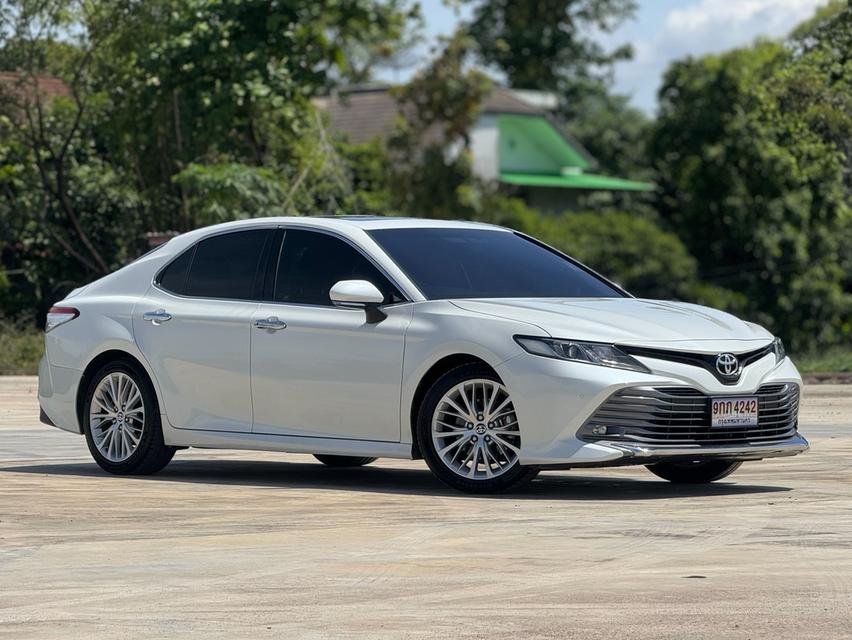 TOYOTA. CAMRY  Sedan 4dr SA 8sp FWD 2.5 G  Y2020. สีขาว 10
