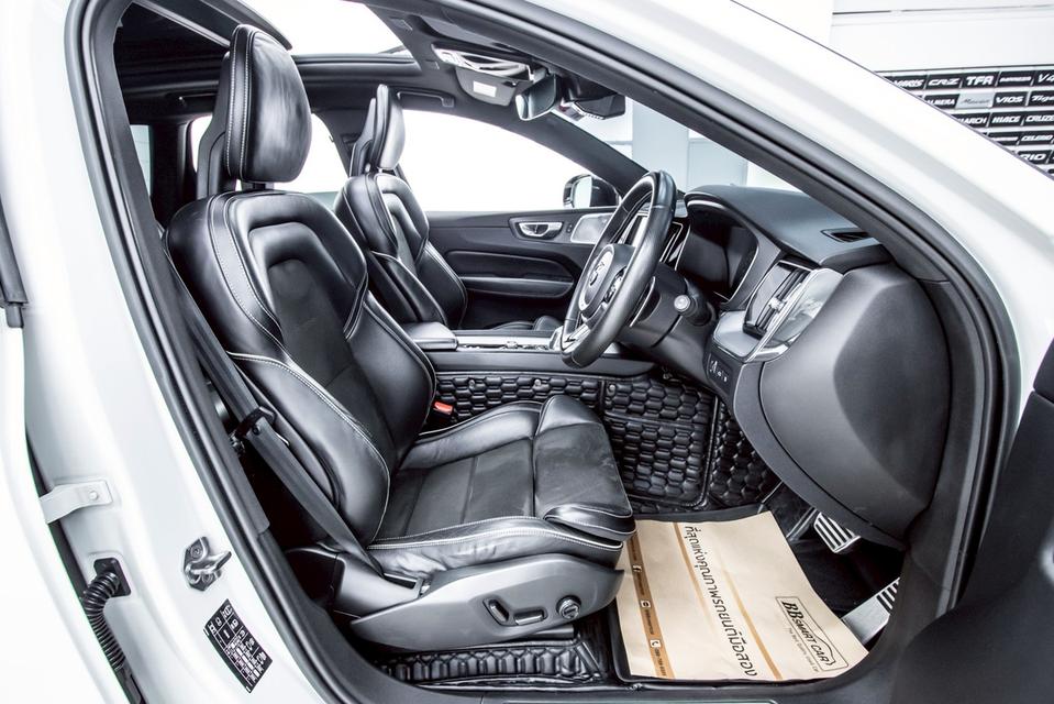VOLVO XC60 2.0 RECHARGE T8 R-DESIGN   2018  11