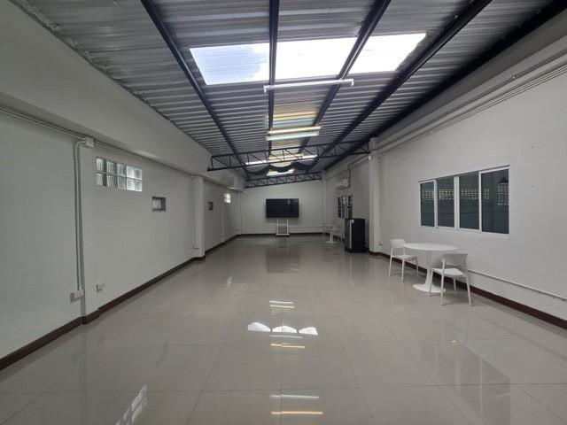 ให้เช่าโกดังพร้อมสำนักงาน พื้นที่ 490 ตร.ม. ซอยลาดพร้าว 38 ใกล้สี่แยกรัชดา ลาดพร้าว MRT ลาดพร้าว 850 เมตรเหมาะสำหรับทำออฟฟิศ   3