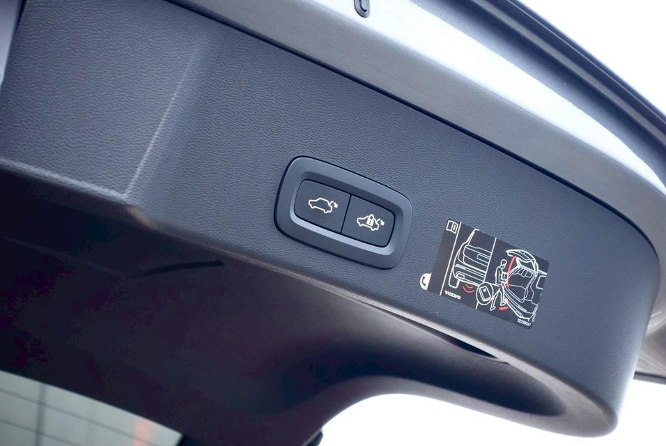 VOLVO XC40 2.0 T5 R-design AWD ปี2019 12