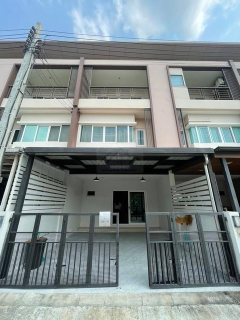ให้เช่า ทาวน์โฮม โครงการ เดอะริคโค้ ทาวน์ วัชรพล The Ricco Town Watcharapol หน้าสวนใหญ่ ไม่ชนใคร ใกล้ตลาดถนอมมิตร ถนนร่วมมิตรพัฒนา ห้าแยกวัชรพล