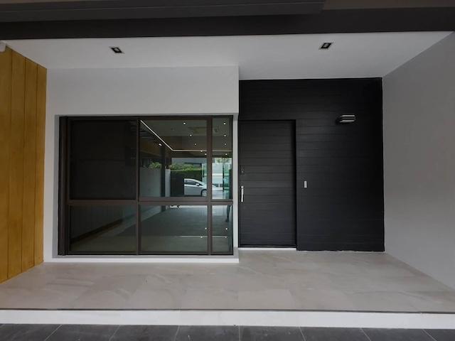 MTR99 ขาย/เช่าทาวน์โฮมหรู 3 ชั้น 224 ตร.ม. ตกแต่งครบ มี Sky Hall Penthouse, Walk-in Closet, แอร์ 6 เครื่อง และรองรับ EV Charger 7