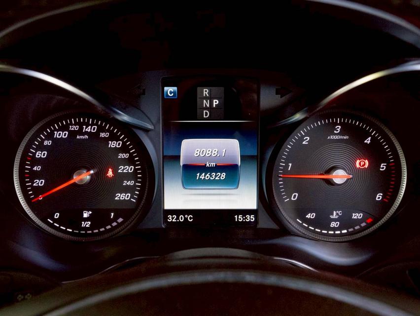Mercedes Benz GLC 250d AMG ปี จด 2019 9