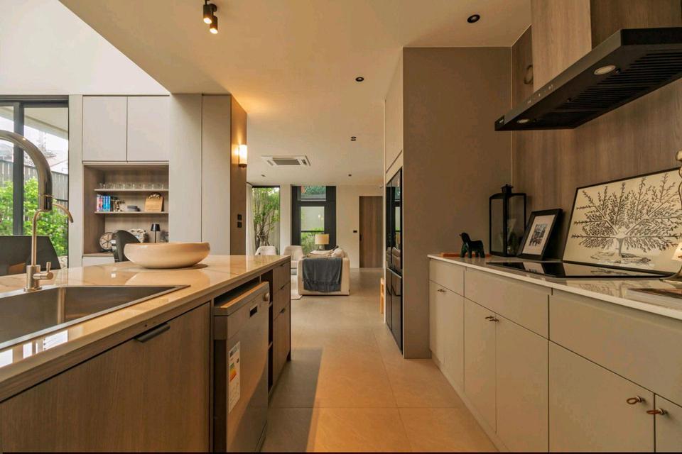 ขายบ้านหรูพร้อมสระว่ายน้ำและลิฟต์ส่วนตัว (Luxury Pool Residence) ตกแต่งครบ | สุขุมวิท 71 ใกล้เอกมัย–ทองหล่อ 10