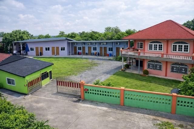 บ้านเดี่ยว 2ชั้น 6นอน 6น้ำ พร้อมโกดังโรงงานและลานจอดรถ ตลาดอ้อมน้อย 1.4กม. ถนนพุทธสาคร 255 ตร.ว. 500 ตร.ม. 1