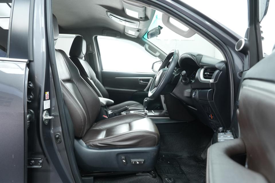 2016 TOYOTA FORTUNER 2.4 V 4WD SUV สีเทา ไมล์ 87553 กม. 14