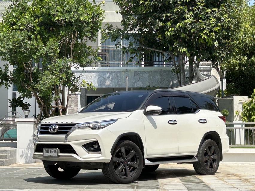 Toyota fortuner 2.8 TRD 4WD