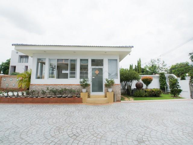 ขายบ้านเดี่ยวหรู ถนนพระราม 9 ซอย 39 ตกแต่งพร้อมอยู่ พร้อมสระว่ายน้ำ ใกล้เดอะไนน์ ใกล้ทางด่วน ทำเลดี ซอยใหญ่ ทะลุรามคำแหง 12 และ 8 2