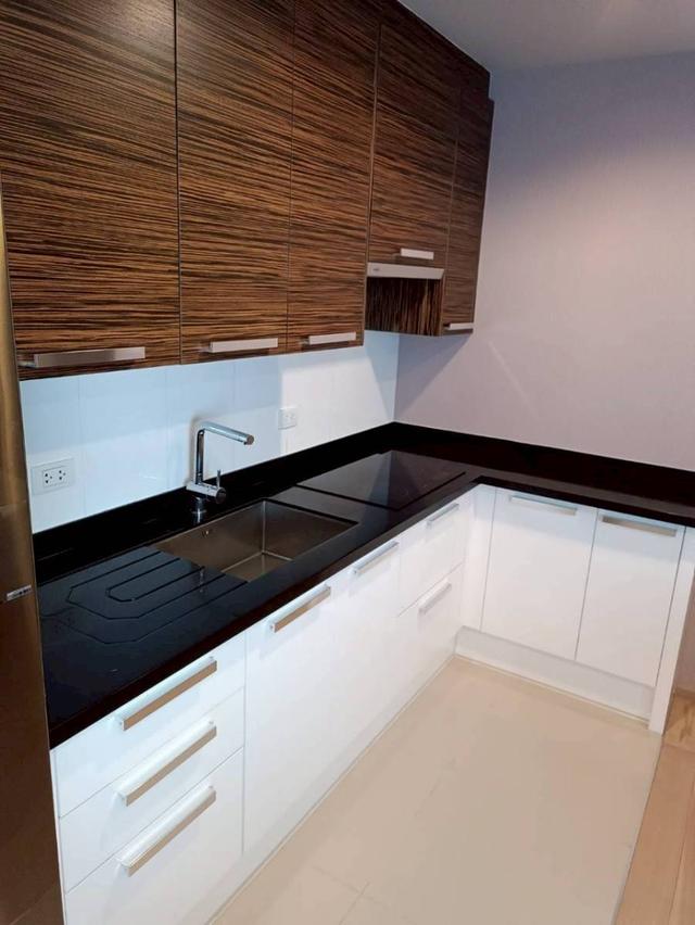 Sale / Rent​ Luxury condo HQ  Sukhumvit 55. Size : 100 square metres Floor : 30 2 bedrooms 2 bathrooms Fully furnished Sale with tenants 10