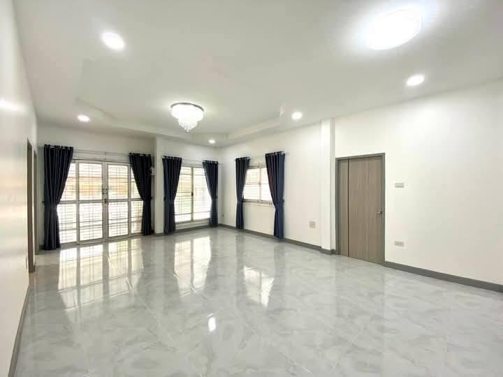 Hot deal Sirisa 11 only 3.19 Million 9