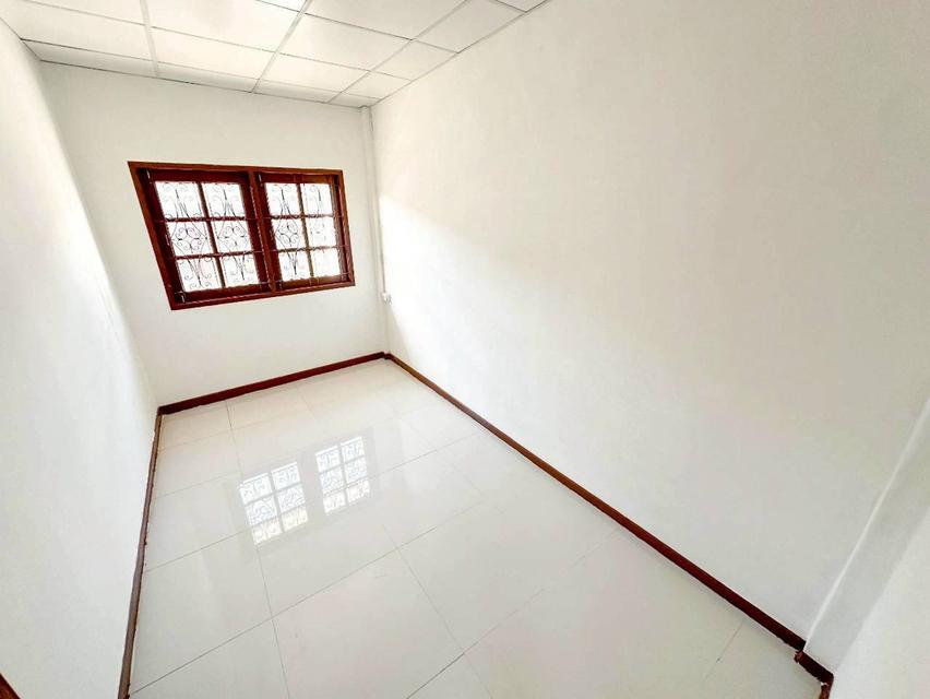 🏡⭐ ให้เช่าด่วน! ทาวน์โฮม 2 ชั้น นิรันดร์ทาวน์โฮม (3 นอน 2 น้ำ 24 ตร.ว.) พร้อมเฟอร์/เครื่องใช้ไฟฟ้าครบ! ใกล้ BTS ปุณณวิถี / MRT สวนหลวง ร.9 🚆 7