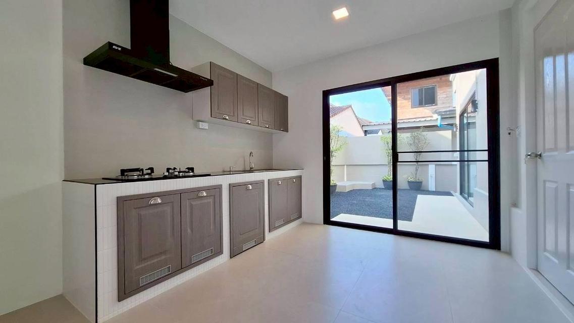 หมู่บ้านกาญจนลักษณ์3  ติดถนนกาญจนาภิเษก 8