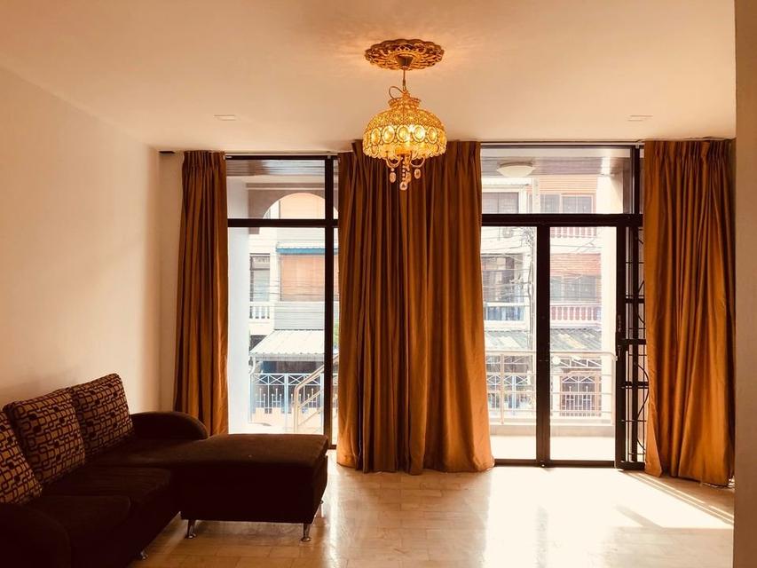 ทาวน์เฮ้าส์ให้เช่า วอร์เรนแมนชั่น 2 ลาดยาว 5นอน 3