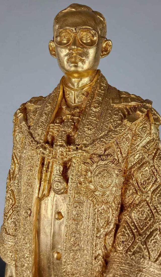 482.พระบรมรูปหล่อในหลวงรัชกาลที่9 พระบาทสมเด็จพระปรมินทรมหาภูมิพลอดุลยเดช(ทอง) 3