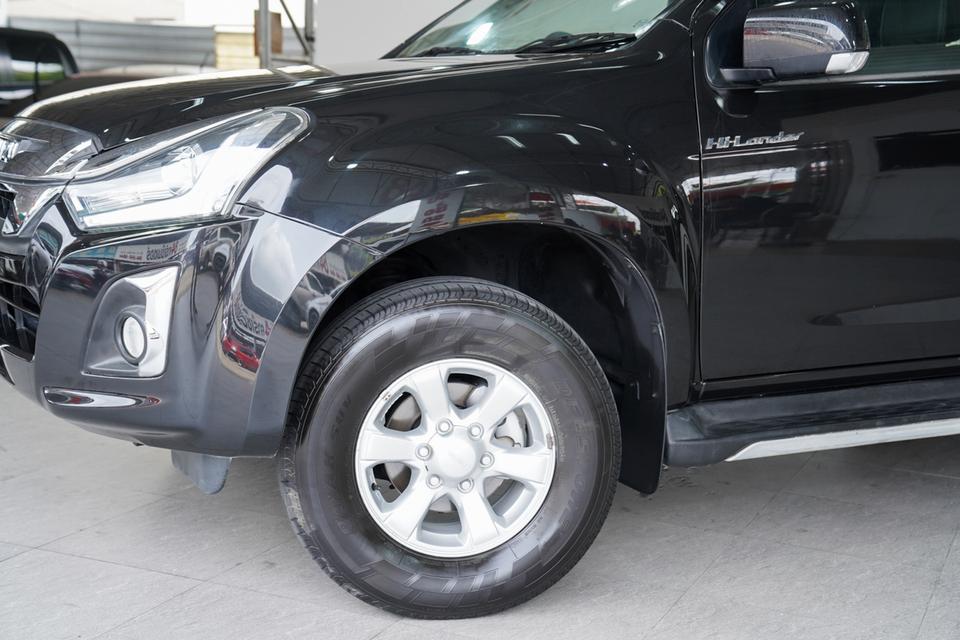 ISUZU D-MAX Hi-Lander 1.9 L CAB 4 MT ปี 2019 สีดำ 2