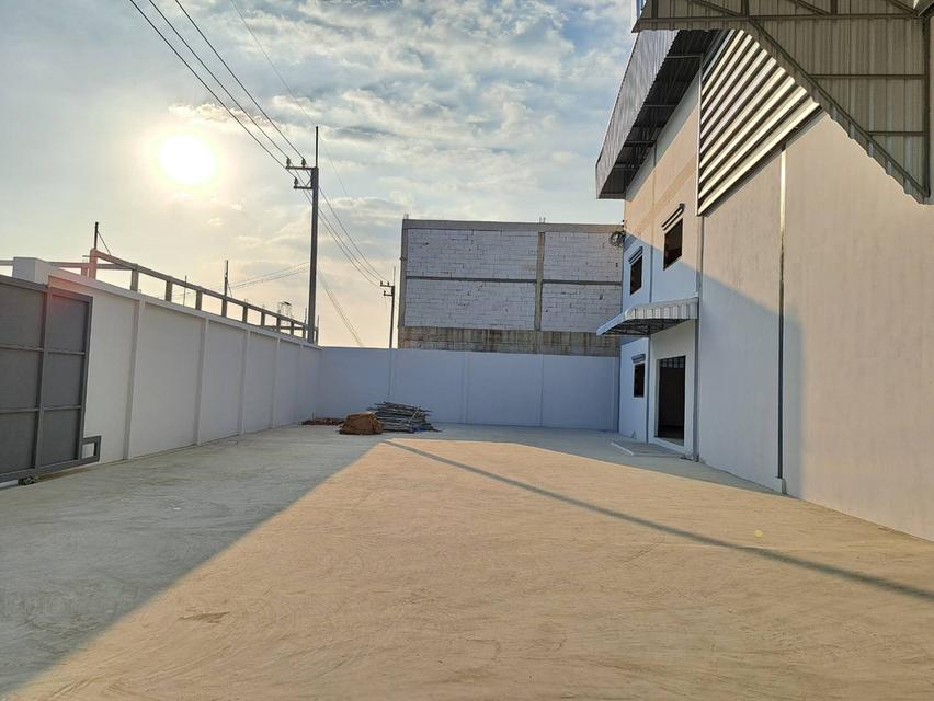 ให้เช่าโรงงานขอใบรง.4ได้ แคราย-บางบอน ต.สวนหลวง สมุทรสาคร โกดังมือหนึ่งพร้อมออฟฟิศ 1700 ตรม.พื้น3-5ตัน/ตรม. 6