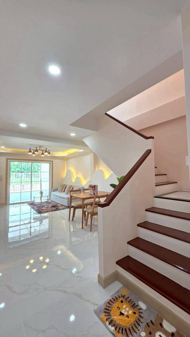 หมู่บ้านธารทอง2  ซอยวัดลาดปลาดุก ทาวน์เฮาส์ 2 ชั้นหลังมุม หน้าบ้านหลังบ้านไม่ชนใคร ห่างจากปากซอยวัดลาดปลาดุกเพียง 1 กม. 14