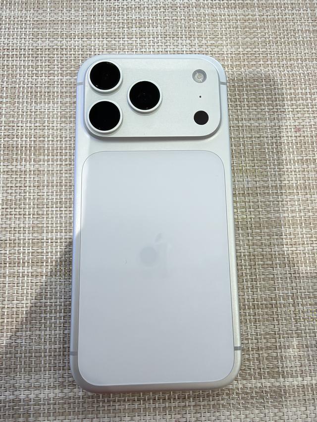 iPhone 17 Pro สีขาว 512 ผ่อนได้ รับเทิร์นเครื่องเก่าให้ราคาสูง รูปย่อยที่ 3