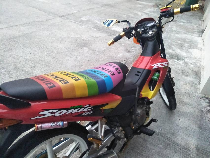 จักรยานยนต์โซนิครุ่นแรกแต่งภายนอกเครื่องเดิมๆ