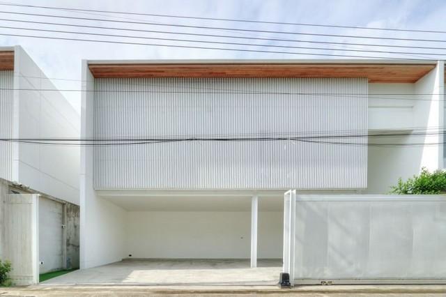 ขายบ้านหรู 3 ชั้น TRITARA LUXURY POOL VILLA วัชรพล สุขาภิบาล 145 ตร.วา สไตล์ Modern Box เฟอร์ครบ พร้อมเข้าอยู่ 1