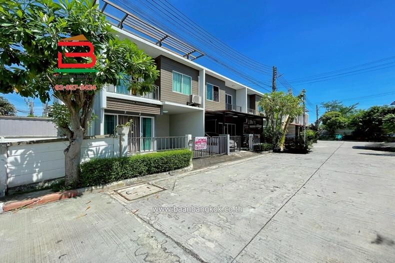 ทาวน์เฮาส์ หมู่บ้านอารียา เดอะคัลเลอร์ส รังสิตคลอง 4 เนื้อที่ 34.1 ตรว. ตำบลลาดสวาย อำเภอลำลูกกา จังหวัดปทุมธานี 2