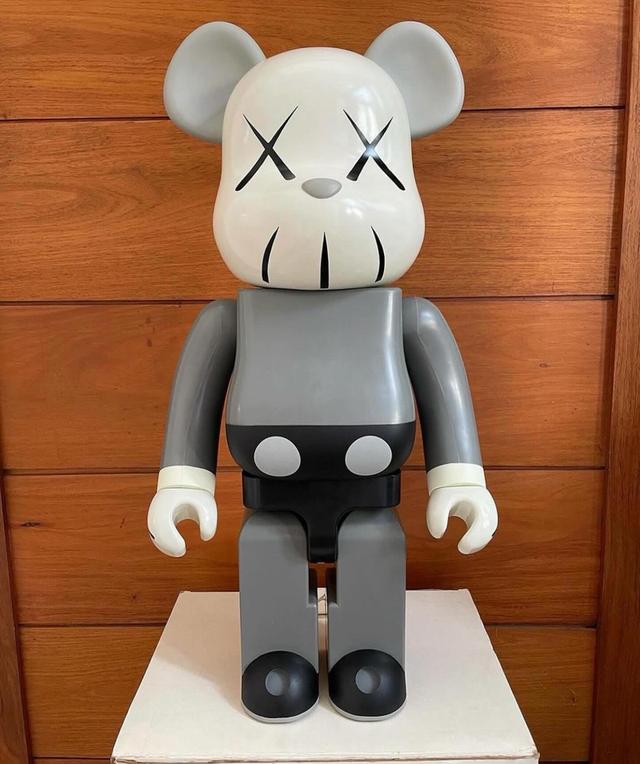 ส่งต่อ Bearbrick 1000% Kaws  1