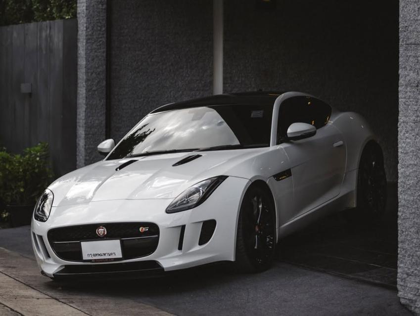 Jaguar F Type S 2016 สีขาว รถศูนย์ Jaguar Thailand