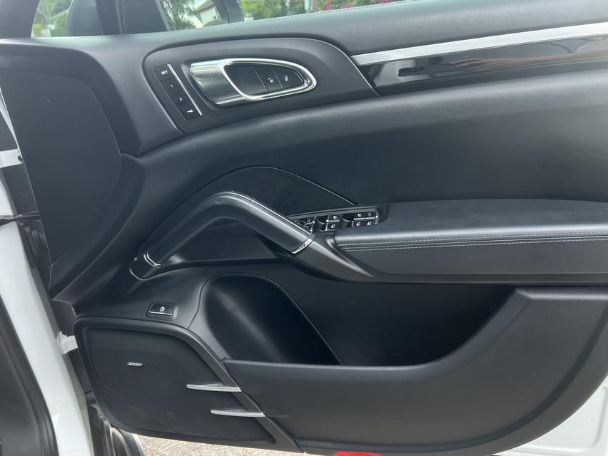 รถยนต์ Porsche Cayenne รุ่น S E-Hybrid ปี 2015 รูปที่ 10