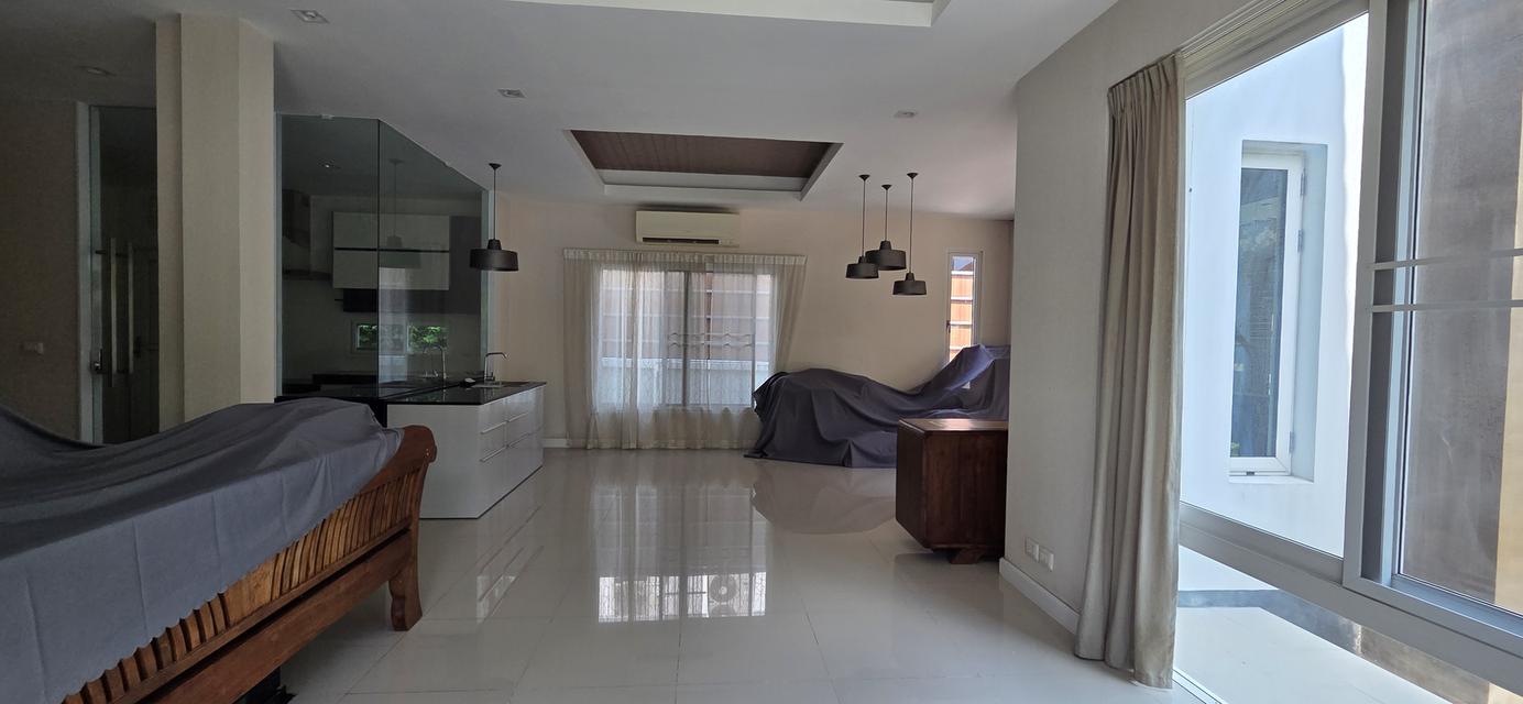 บ้านเดี่ยวหลังมุมในโครงการลัดดารมย์บางนา 10