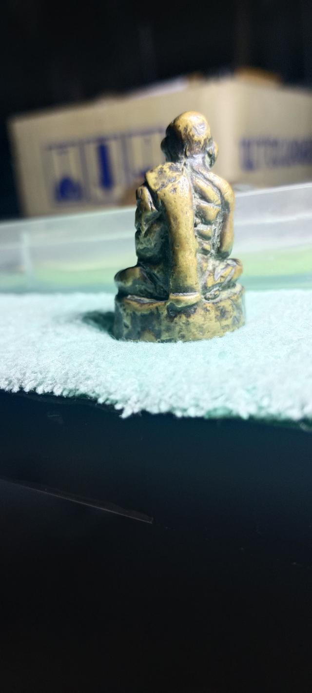 รูปหล่อพ่อท่านคล้าย ก้นอุ 3