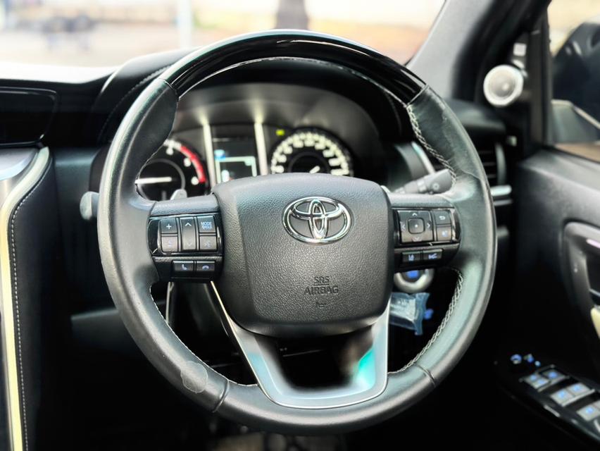 TOYOTA FORTUNER Wagon 4dr Legender 7st Auto 6spRWD 2.8DCT 4WD Y2021 สีขาว ออโต้  14