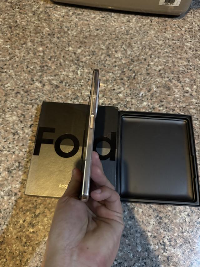 ขายSamsungFold4สีใหม่หายากBeige512กิ๊กมีกล่องไร้รอยตกจอกางสุดไม่มีจุดไม่มีเส้นไม่เบรินใช้งานดีถูกๆ 6