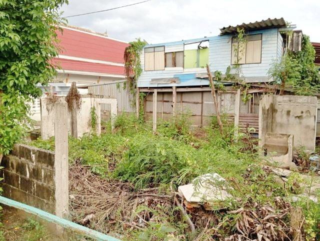 มีประตูเหล็ก 2 บาน ให้เช่าห้องพร้อมที่ดิน ติดริมน้ำ คลองมหาสวัสดิ์ ตลาดศาลายา 1.6 กม วัดปุรณาวาส รร.สาธิตนานาชาติ ม.มหิด 6